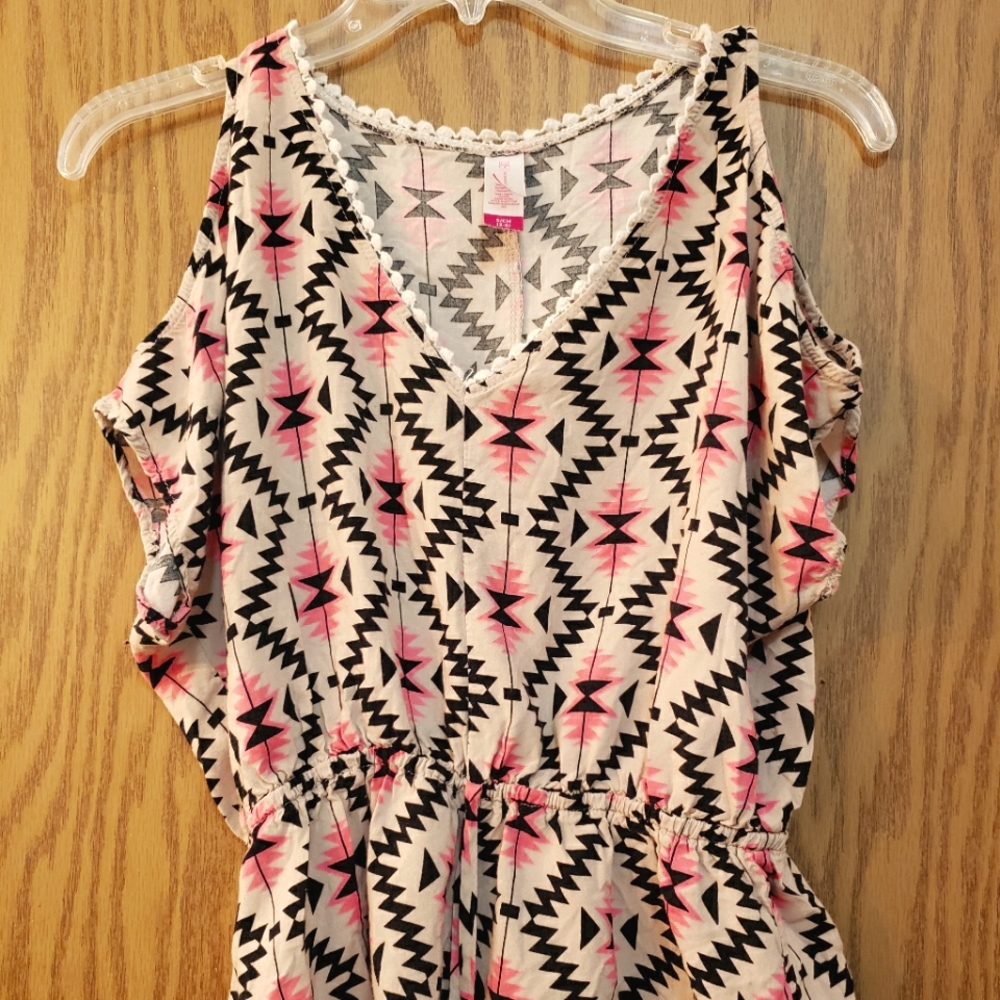 Beautiful, cold shoulder, short sleeve aztec print blouse, with elastic waist.